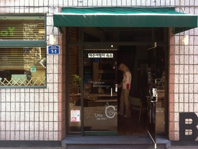 Backpackers In Jeju City Center Bagian luar foto