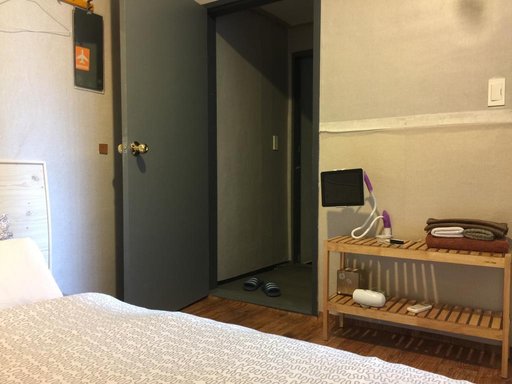 Backpackers In Jeju City Center Bagian luar foto
