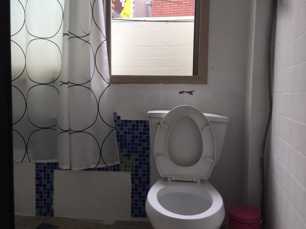 Backpackers In Jeju City Center Bagian luar foto