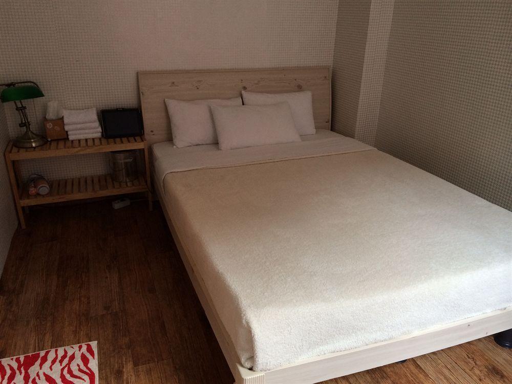 Backpackers In Jeju City Center Bagian luar foto