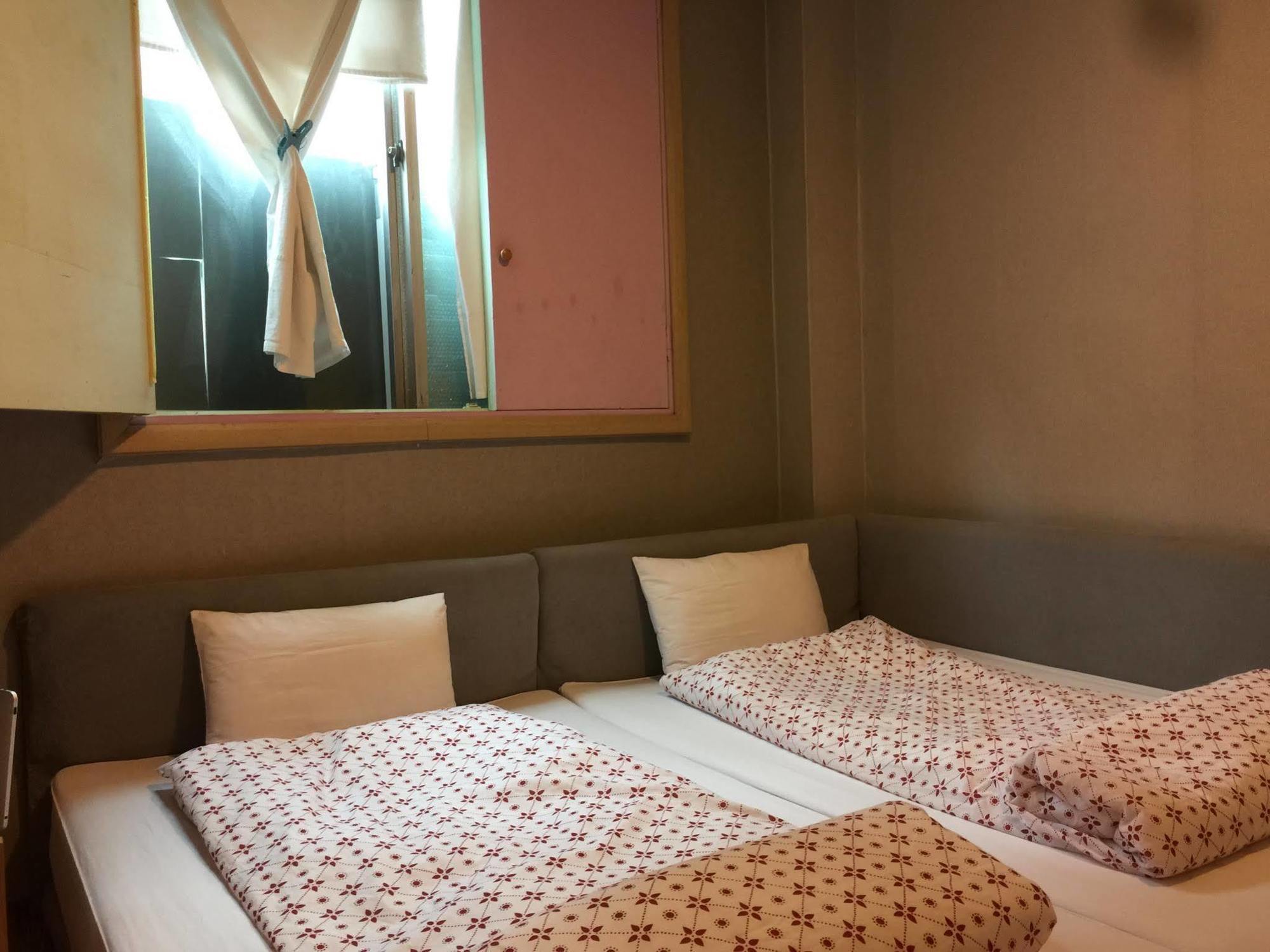 Backpackers In Jeju City Center Bagian luar foto