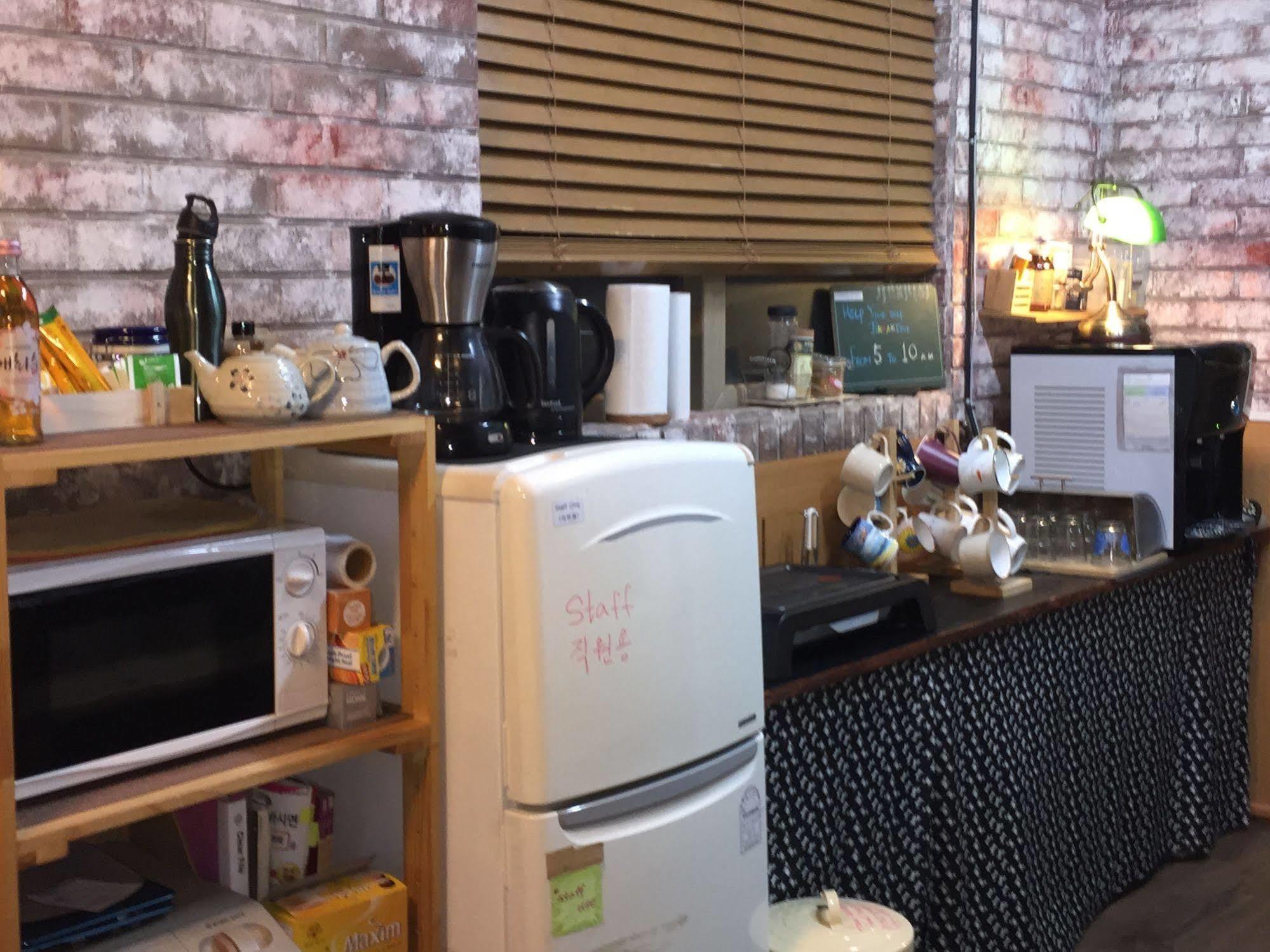 Backpackers In Jeju City Center Bagian luar foto